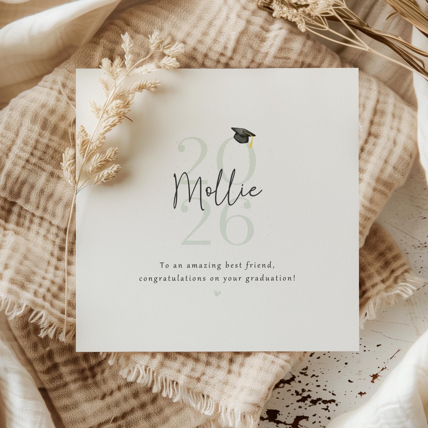 Personalised best friend graduation card featuring custom name, graduation year 2026, graduation cap illustration and congratulations message. Elegant graduation keepsake card for celebrating a best friend’s university or college achievement.